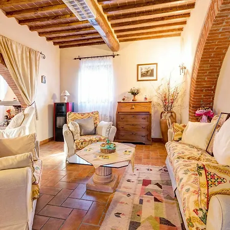 With 5 Bedrooms In Farneta, With Private Pool, Terrace And Wifi 빌라 *
